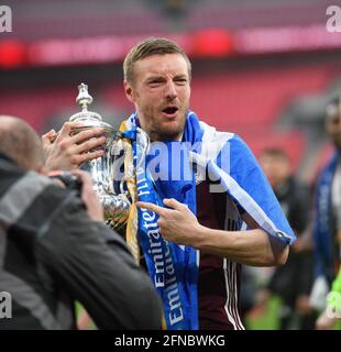 Londra, Regno Unito. 15 maggio 2021. 15 Maggio 2021 - Chelsea v Leicester City - finale fa Cup - Stadio di Wembley - Londra Jamie Vardy celebra la vittoria della fa Cup Picture Credit: Mark Pain/Alamy Live News Foto Stock