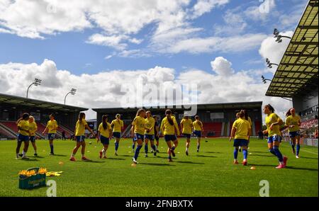 Leigh, Regno Unito. 16 maggio 2021. Leicester City si è scaldato prima della quinta partita della Coppa fa delle donne tra Manchester United e Leicester City al Leigh Sports Village di Leigh, Inghilterra. Credit: SPP Sport Press Photo. /Alamy Live News Foto Stock