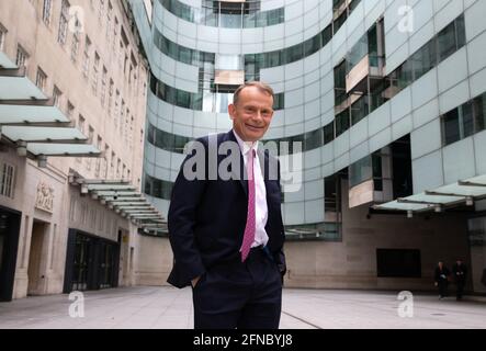 Londra, Regno Unito. 16 maggio 2021. Londra, Regno Unito, . Andrew Marr lascia gli studi della BBC dopo aver presentato il suo spettacolo "The Andrew Marr Show". Credit: Mark Thomas/Alamy Live News Foto Stock