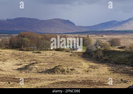 Stazione di Rannoch una stazione ferroviaria isolata sulla linea ferroviaria delle Highland occidentali Scottish Highlands, Regno Unito Foto Stock