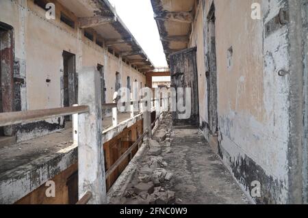 Prigione abbandonata nell'ex Forte Ussher ad Accra, Ghana. Foto Stock