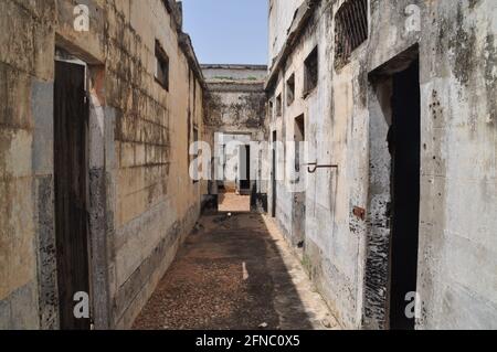 Prigione abbandonata nell'ex Forte Ussher ad Accra, Ghana. Foto Stock