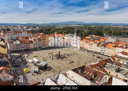 Veduta aerea della storica piazza del mercato di Ceske Budejovice, Repubblica Ceca Foto Stock