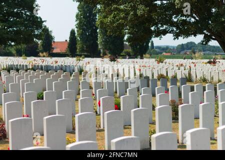 Fotografie scattate al Tyne Cot Cemetery in estate. Foto Stock