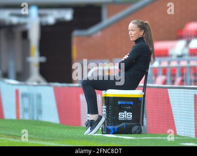 Leigh, Regno Unito. 16 maggio 2021. Casey Stoney (Manchester United Manager) durante la quinta partita della FA Cup delle donne tra Manchester United e Leicester City al Leigh Sports Village di Leigh, Inghilterra. Credit: SPP Sport Press Photo. /Alamy Live News Foto Stock