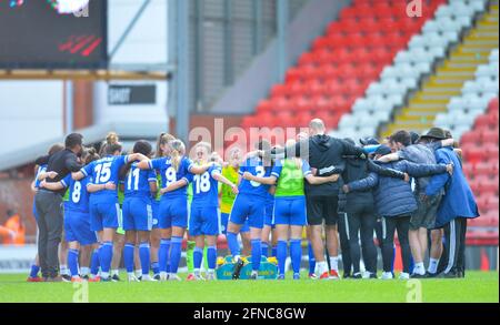 Leigh, Regno Unito. 16 maggio 2021. Leicester City huddle dopo la quinta partita di calcio della Coppa fa delle donne tra Manchester United e Leicester City al Leigh Sports Village di Leigh, Inghilterra. Credit: SPP Sport Press Photo. /Alamy Live News Foto Stock