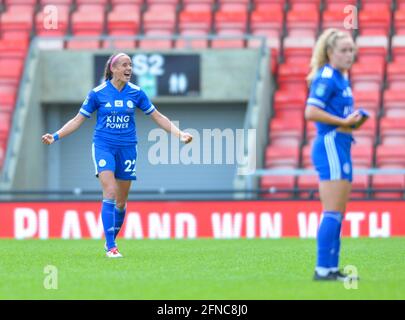 Leigh, Regno Unito. 16 maggio 2021. Ashleigh Plumptre (22 Leicester City) celebra la vittoria dei suoi lati dopo la quinta partita della Coppa fa delle donne tra Manchester United e Leicester City al Leigh Sports Village di Leigh, Inghilterra. Credit: SPP Sport Press Photo. /Alamy Live News Foto Stock