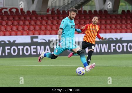 Benevento, Italia. 16 maggio 2021. Marco Festa (Crotone FC) durante Benevento Calcio vs FC Crotone, Serie calcistica Italiana A Benevento, Italia, Maggio 16 2021 Credit: Independent Photo Agency/Alamy Live News Foto Stock