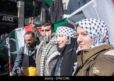 Il 15 maggio 2021, circa 150,000 persone partecipano alla marcia per la protesta della Palestina; convergono all'ambasciata israeliana ma sono state bloccate e infine Foto Stock