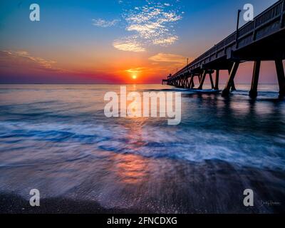 Alba sulla spiaggia di Deerfield in Florida Foto Stock