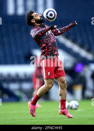 Mohamed Salah di Liverpool si sta riscaldando prima del calcio d'inizio durante la partita della Premier League a Hawthorns, West Bromwich. Data immagine: Domenica 16 maggio 2021. Foto Stock