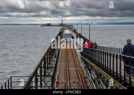 Southend on Sea Essex Inghilterra UK 15 maggio 2021 il treno Sir William Heygate sul molo, che prende il nome dall'ex sindaco di Londra. Ha anche guidato il pubblico Foto Stock