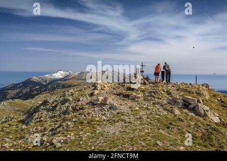 Costabona vista sulla vetta in autunno, guardando al massiccio del Canigou, nei Pirenei orientali (Pirenei Orientali, Occitanie, Francia) Foto Stock