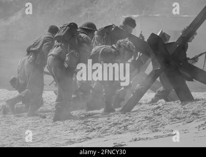 I soliders alleati britannici nella seconda guerra mondiale rievocati a Blyth, Northumberland, Inghilterra. Foto Stock