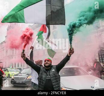 Londra UK 16 maggio 2021 Palestinesi in auto portato Piazza del Parlamento per stare ancora questo pomeriggio.Paul Quezada-Neiman / Alamy Live News Foto Stock