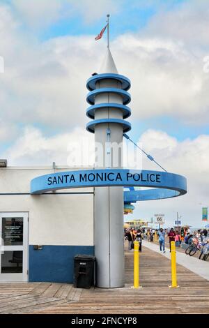 SANTA MONICA, CALIFORNIA - 15 MAGGIO 2021: Polizia Substationon il molo di Santa Monica. Foto Stock