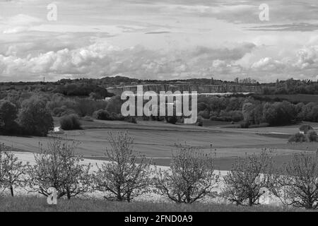 vista panoramica di una fossa di pietra contro il cielo Foto Stock