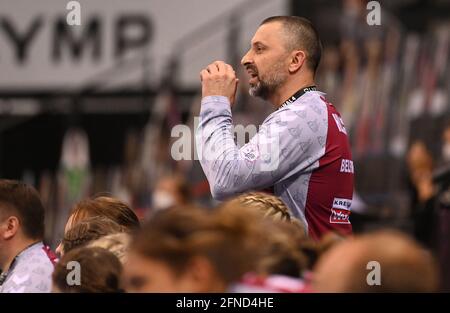 Stoccarda, Germania. 16 maggio 2021. Pallamano, Donne: Coppa DHB, finale quattro, finale nella Porsche Arena, HL Buchholz 08-Rosengarten - SG BBM Bieigheim. Buchholz-Rosengarten allenatore Dubravko Prelcec. Credit: Marijan Murat/dpa/Alamy Live News Foto Stock