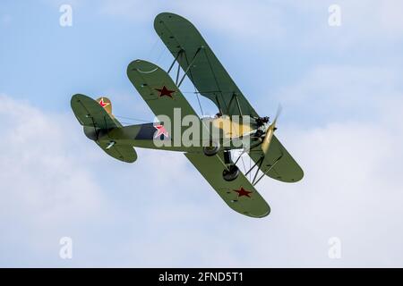 1944 Polikarpov pO2 (G-BSSY) in aereo al Season Premiere Drive-in Airshow a Shuttleworth, Old Warden, domenica 2 maggio 2021 Foto Stock