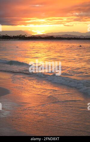 Sonnenuntergang in der Dominikanischen Republik bei Punta Cana/Repubblica Dominicana Foto Stock