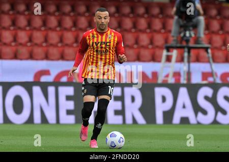 Benevento, Italia. 16 maggio 2021. Roberto Insigne giocatore di Benevento, durante la partita della serie italiana UN campionato tra Benevento vs Crotone risultato finale 1-1, partita disputata allo stadio del Ciro Vigorito. Benevento, 16 maggio 2021. (Foto di Vincenzo Izzo/Sipa USA) Credit: Sipa USA/Alamy Live News Foto Stock