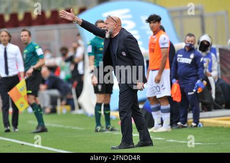 Benevento, Italia. 16 maggio 2021. Serie Cosmi allenatore di Crotone, durante la partita della serie italiana UN campionato tra Benevento vs Crotone risultato finale 1-1, partita disputata allo stadio Ciro Vigorito. Benevento, 16 maggio 2021. (Foto di Vincenzo Izzo/Sipa USA) Credit: Sipa USA/Alamy Live News Foto Stock