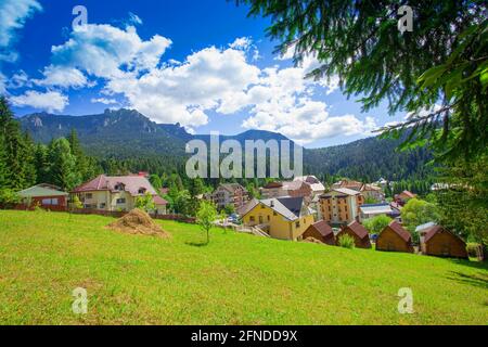 Ceahlau montagna nel paesaggio estivo, Romania Foto Stock