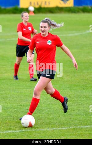 Port Talbot, Galles. 16 maggio 2021. Alison Witts of Cyncoed Ladies in azione durante la partita della Orchard Welsh Premier Women's League tra Port Talbot Town Ladies e Cyncoed Ladies al Victoria Road Stadium di Port Talbot, Galles, Regno Unito, il 16 maggio 2021. Credit: Duncan Thomas/Majestic Media/Alamy Live News. Foto Stock