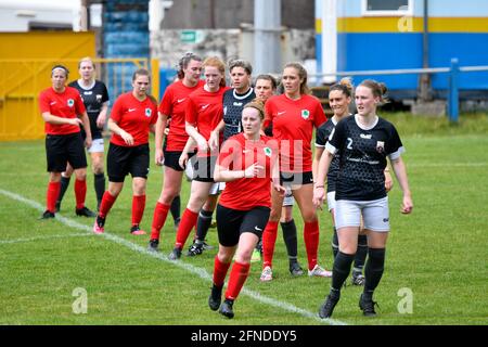 Port Talbot, Galles. 16 maggio 2021. Azione durante la partita della Orchard Welsh Premier Women's League tra Port Talbot Town Ladies e Cyncoed Ladies al Victoria Road Stadium di Port Talbot, Galles, Regno Unito, il 16 maggio 2021. Credit: Duncan Thomas/Majestic Media/Alamy Live News. Foto Stock