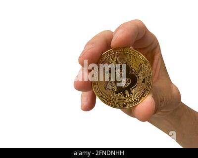 Moneta gettone Bitcoin nella mano della donna isolata su sfondo bianco Foto Stock