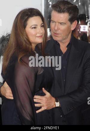 Pierce Brosnan & Wife Keely 2010 Foto di John Barrett/PHOTOlink Foto Stock