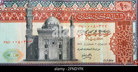 Un frammento del lato opposto di un vecchio numero di banconote egiziane da 10 sterline, con un'immagine della moschea al Rifa'i Cairo, Egitto, non circolante più, v Foto Stock