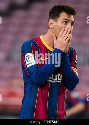 Barcellona, Spagna. 16 maggio 2021. Lionel messi di Barcellona reagisce durante una partita di calcio della lega spagnola tra il FC Barcelona e Celta Vigo a Barcellona, in Spagna, il 16 maggio 2021. Credit: Joan Gosa/Xinhua/Alamy Live News Foto Stock