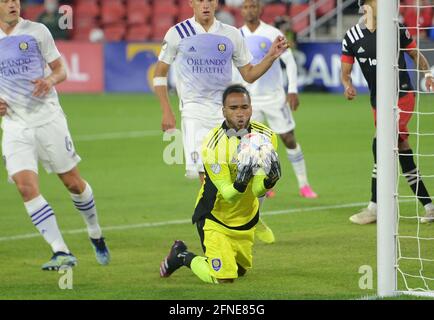 Washington, Stati Uniti. 16 maggio 2021. Orlando City SC portiere Pedro Gallese (1) assicura un calcio d'angolo D.C. United nella seconda metà all'Audi Field di Washington, DC, domenica 16 maggio 2021. Orlando City sconfisse United, 1-0. (Foto di Chuck Myers/Sipa USA) Credit: Sipa USA/Alamy Live News Foto Stock