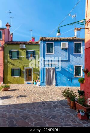 Case colorate, facciata colorata, Isola di Burano, Venezia, Veneto, Italia Foto Stock