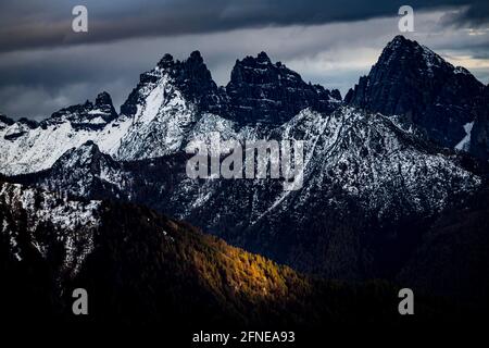 Cime innevate del Gruppo Civetta, Zoldo Alto, Val di Zoldo, Dolomiti, Italia Foto Stock