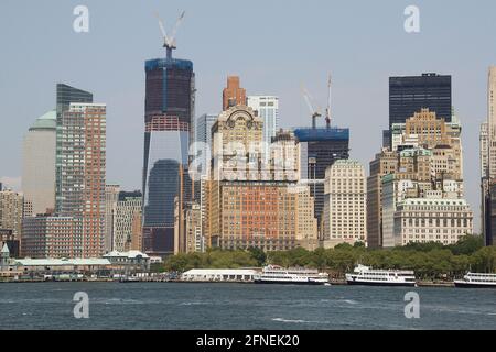 Una vista dal traghetto dell'isola di Staten di quello Edificio del World Trade Center in costruzione nel 2011 Foto Stock