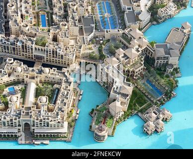 Case e appartamenti di lusso alla base del Burj Khalifa, a Dubai Foto Stock