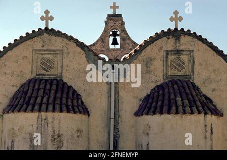 Lato posteriore della chiesa monastery a due navate Kato Preveli, nel XVIII e XIX secolo un importante centro di resistenza contro i Turchi. Durante la seconda guerra mondiale servì come nascondiglio per numerosi soldati inglesi, australiani e neozelandesi provenienti dai tedeschi. [traduzione automatizzata] Foto Stock