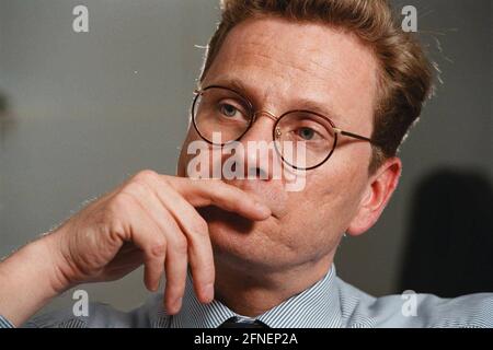 Guido Westerwelle, MDB, Segretario Generale del FDP, durante un'intervista nel suo ufficio di Bonn nella Casa Thomas Dehler. [traduzione automatizzata] Foto Stock