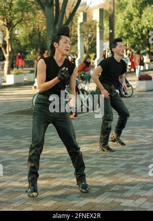 Domenica a Yoyogi Park a Tokyo: Rock'n Roll da ballo giapponese. [traduzione automatizzata] Foto Stock