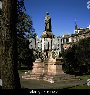 Scozia: Monumento a William Ewart Gladstone in Victoria Street, Edimburgo. Gladstone (1809-1898) è stato un membro della Camera dei Comuni e primo ministro britannico dal 1868-74, 1880-1885, 1886 e 1892-94. [traduzione automatizzata] Foto Stock