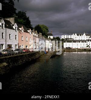 Scozia: Portree, popolare località turistica sull'isola di Skye, isola delle Ebridi interne. [traduzione automatizzata] Foto Stock