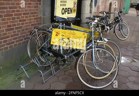 Biciclette nel centro di Amsterdam. [traduzione automatizzata] Foto Stock