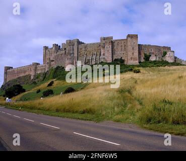 Castello di Bamburgh sulla costa NE a nord di Newcastle. [traduzione automatizzata] Foto Stock