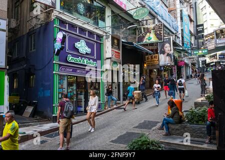 Hong Kong - Novembre, 2019: Paesaggi urbani e persone in strada a Soho, Hong Kong Foto Stock