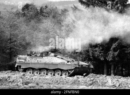 Il Marder aggiornò permanentemente l'attrezzatura della fanteria corazzata e rimase in servizio con la Bundeswehr fino a quando non fu sostituita dalla Puma. La mitragliatrice a bordo MK 20 RH 202 lancia un tondo da 20 calibri. [traduzione automatizzata] Foto Stock