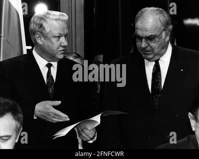 Il Cancelliere federale Helmut Kohl e il Presidente russo Boris Eltsin durante la sua visita a Bonn. [traduzione automatizzata] Foto Stock