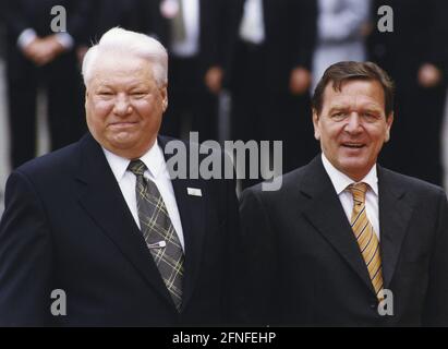 Il presidente russo Boris Eltsin e il cancelliere tedesco Gerhard Schröder. [traduzione automatizzata] Foto Stock