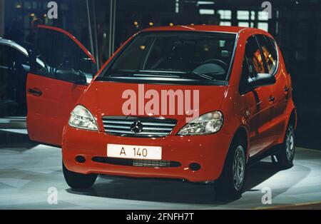 Una Mercedes A140 (W168) ad una mostra di auto. Con LA CLASSE A, Mercedes-Benz costruì per la prima volta un'auto compatta con trazione anteriore a partire dal 1997. [traduzione automatizzata] Foto Stock